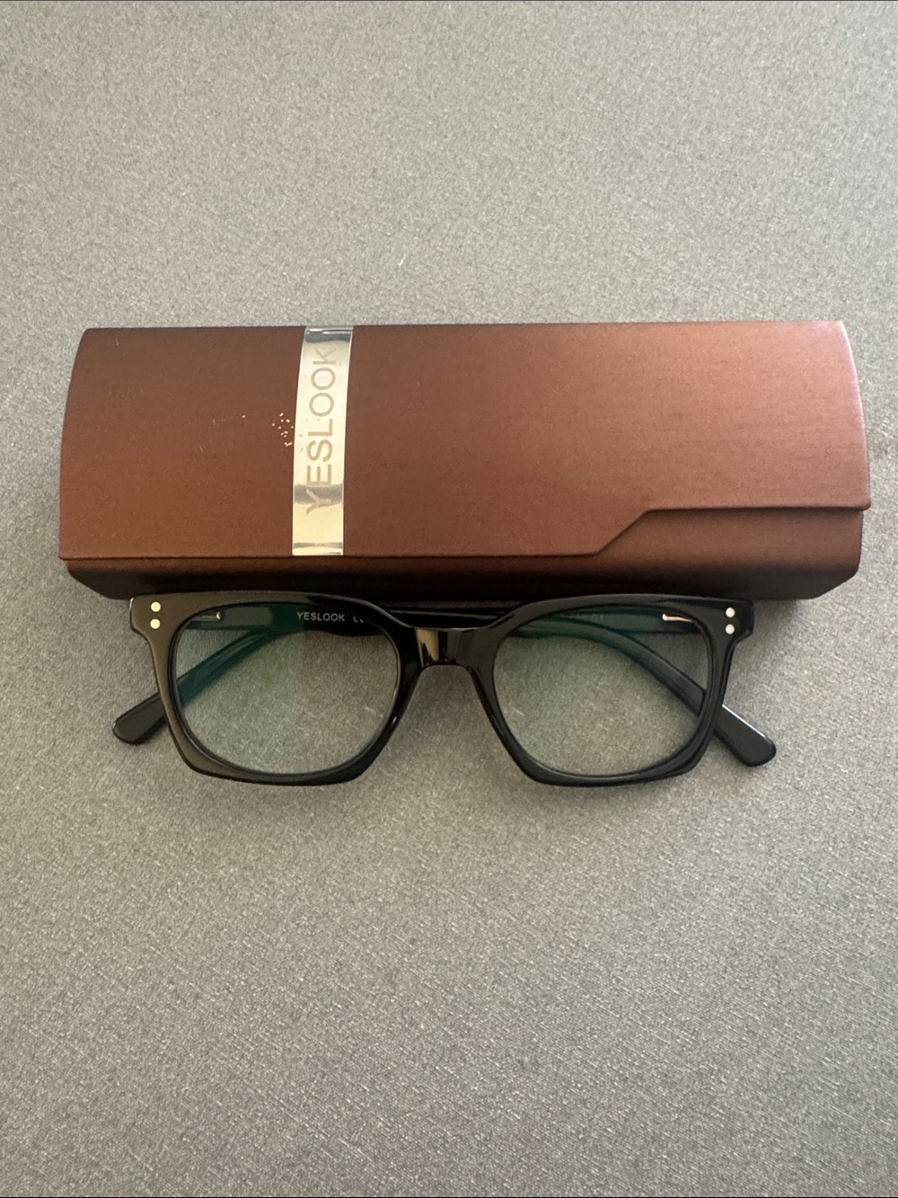 Women's Classic Brown  Rectangle 2.5+ Readers with Brown Case
